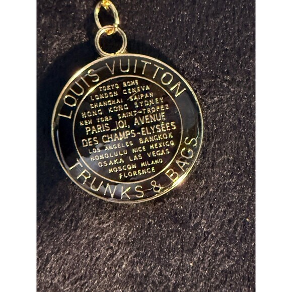 Unbranded Gold/Black Trunks/Bags Round Charm on Gold Tone Unbranded 18” Necklace - Picture 6 of 9